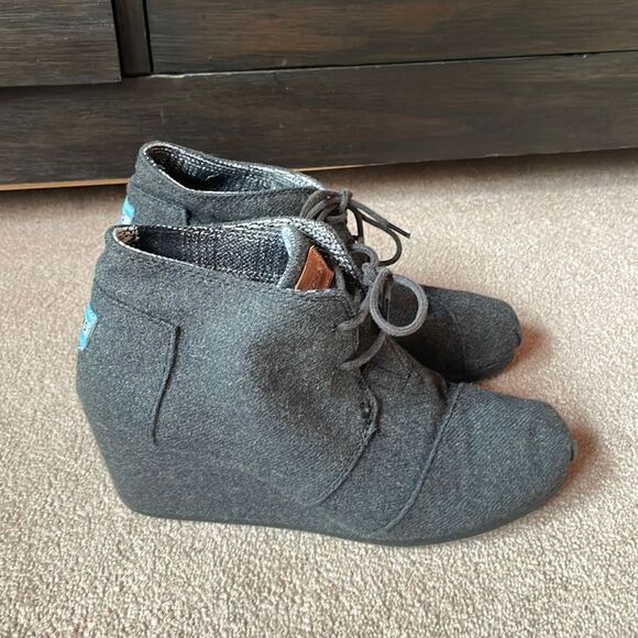 Grey Tom Tie up Wedges - Picture 1 of 9